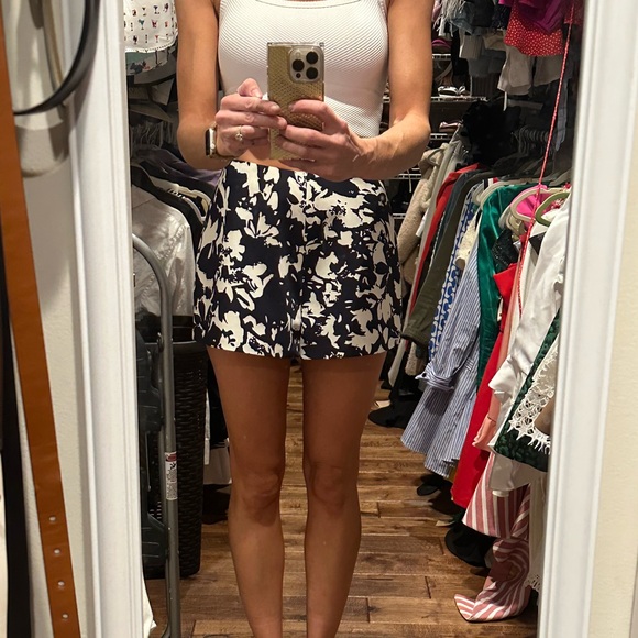 Alexis Floral Navy and White Women's Shorts - Picture 9 of 9